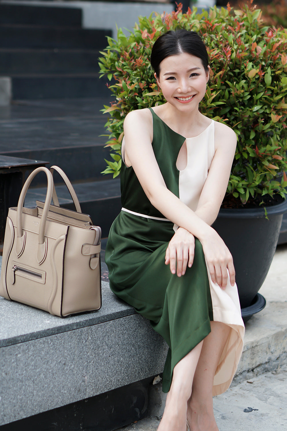 model wearing a green cream color block casual dress