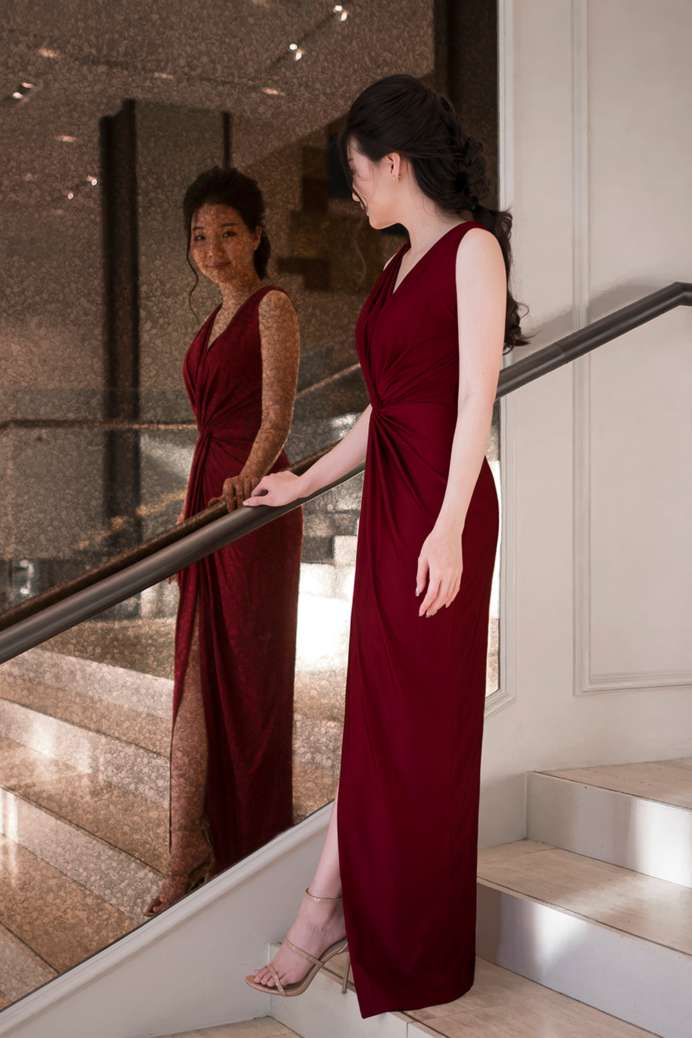 model in burgundy sleeveless v neck spandex event dress